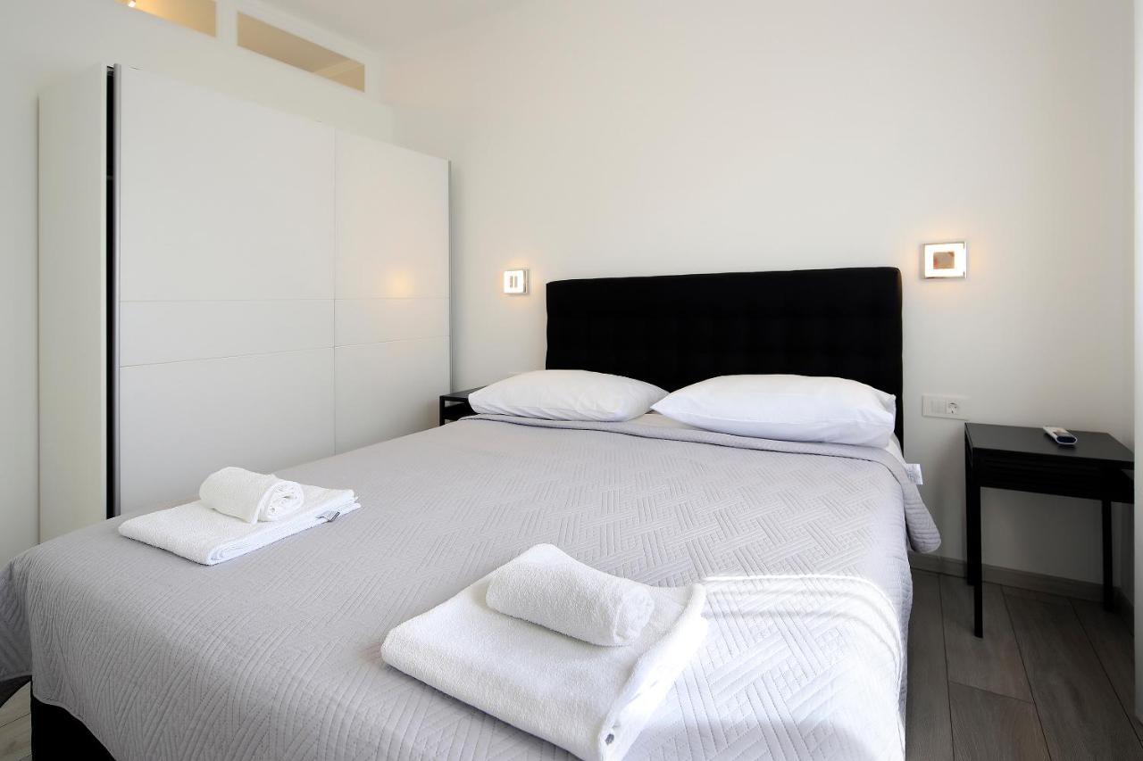 Apartments Lola Новаля Екстериор снимка