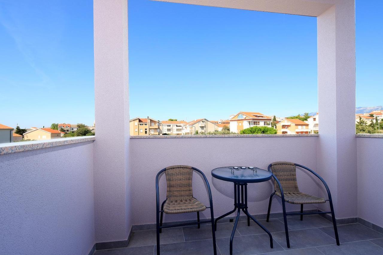 Apartments Lola Новаля Екстериор снимка